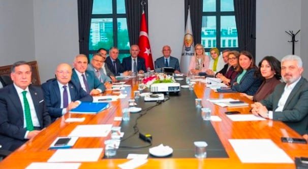 6 AK PARTi GENEL MERKEZi YEREL YÖNETiMLER BAŞKANI YUSUF ZiYA YILMAZ, RECEP ALTEPE VE EKiBi SEÇiM RAPORUNU GÖRÜŞTÜ