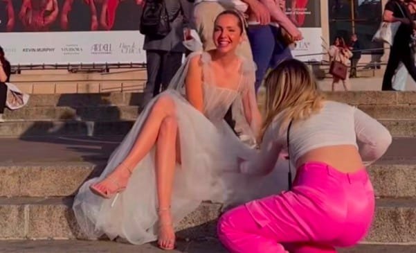 6 BURSALI FOTOĞRAFÇI MELTEM SAY NEW YORK'TA GELİNLİK DEFİLESİNE DAVET EDİLDİ