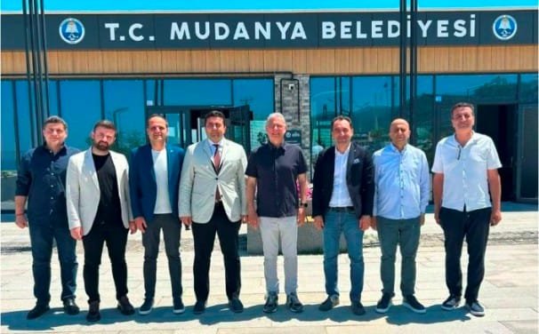 2 KIZILAY BURSA iL MERKEZi BAŞYKANI PROF. DR. MURAT TUTANÇ VE MUDANYA ŞUBE BAŞKANI MUSTAFA BAYRAK, MUDANYA BELEDiYE BAŞKANI DENiZ DALGIÇ'I ZiYARET ETTiLER (Case Conflict)