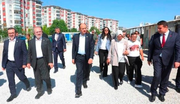 5 AK PARTi BURSA MiLLETVEKiLi MUSTAFA YAVUZ MALATYA'DE DEPREM KONUTLARINDA YAŞAMI iRNCELEDi