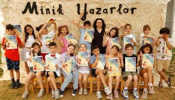 5 ÇEK 3 MART AZiZOĞLU iLKOKULU 3. SINIF ÖĞRENCiLERi MiNiK YAZARLAR KiTABI