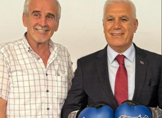 5 BÜYÜKŞEHiR BELEDiYE BAŞKANI MUSTAFA BOZBEY VE BELEDiYESPOR BOKS KOORDiNATÖRÜ iSMET TERZi