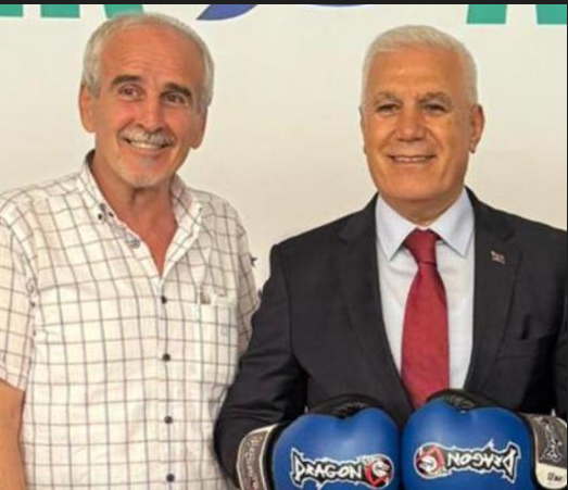 5 BÜYÜKŞEHiR BELEDiYE BAŞKANI MUSTAFA BOZBEY VE BELEDiYESPOR BOKS KOORDiNATÖRÜ iSMET TERZi