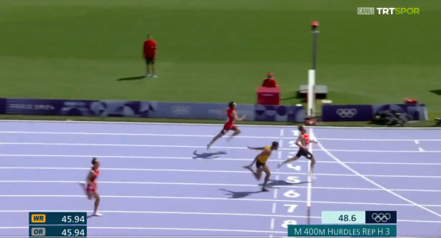 5 OLiMPiYAT OYUNLARI ERKEKLER 400 METRE ENGELLi YARIŞINI BERKE AKÇAM iPi GÖĞÜSLEDi VE YARI FiNALE ÇIKTI