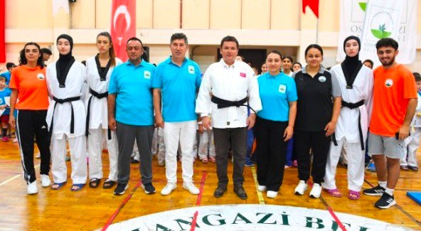 6 ERKAN AYDIN VE KARATE YAZ KURSUNDA KARA KUŞAK