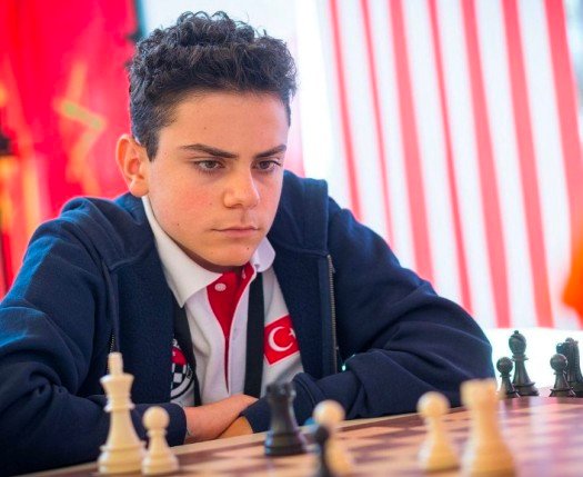 6 SATRANÇ USTASI EDiZ GÜREL ALTIN MADALYA KAZANDI