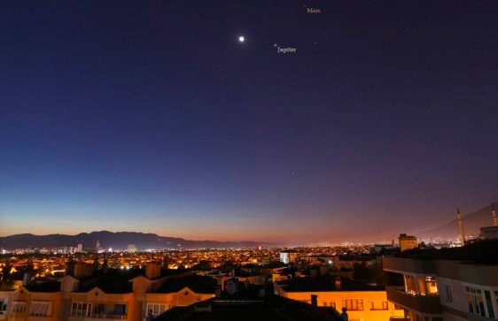 6 TUNÇ TEZEL OBJEKTİFİNDEN GÜN DOĞARKEN BURSA SEMALARINDAKİ GEZEGENLER