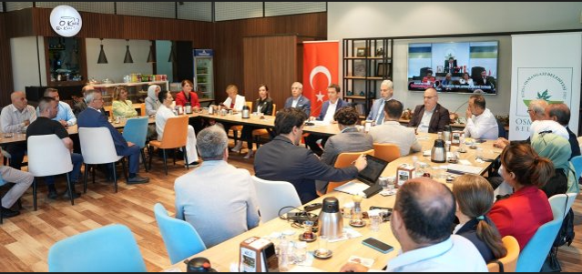 4 OSMANGAZi BELEDiYE BAŞKANI ERKAN AYDIN, MUHTARLARLA TOPLANTI