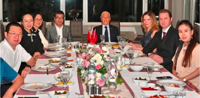 6 BÜYÜKŞEHiR BELEDiYE BAŞKANI MUSTAFA BOZBEY VE EŞi SEDEN BOZBEY ÇiN NiNGBO BELEDiYE BAŞKAN YARDIMCISI LiU Yi AĞIRLADI