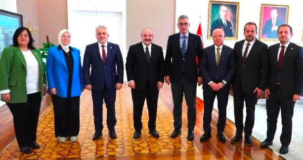 1 AK PARTi iL BAŞKANI DAVUT GÜRKAN VE MiLLETVEKiLLERi SAĞLIK BAKANI PROF. DR. KEMAL MEMiŞOĞLU iLE GÖRÜŞTÜ