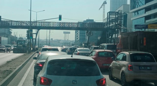 2 MUDANYA YOLU GEÇiT'TE ÜSTGEÇiT ÇALIŞMASI 6 AY ARADAN SONRA YENiDEN BAŞLADI