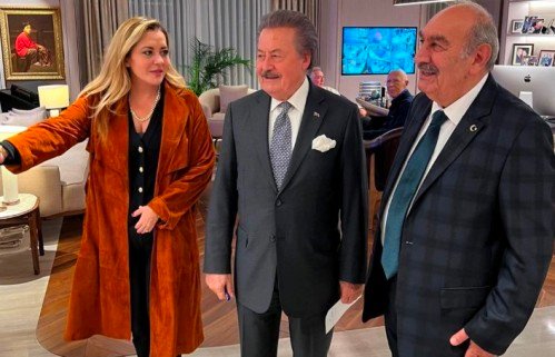 3 CAViT ÇAĞLAR ESKi DOSTLARI HAMDi ÜÇPINARMLAR VE DR. AYLiN CESUR'U AĞIRLADI