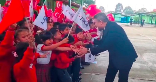 5 TİKA BAŞKAN YARDIMCISI DR. NACİ YORULMAZ GUATEMALA TÜRKİYE OKULU ZİYARETİ
