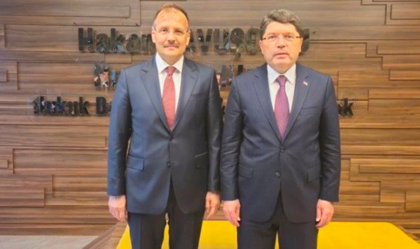 6 ADALET BAKANI YILMAZ TUNÇ, HAKAN ÇAVUŞOĞLU'NU OFİSİNDE ZİYARET ETTİ