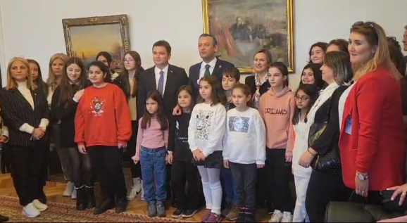 3 OSMANGAZi BELEDiYE BAŞKANI ERKAN AYDIN DÜNYA ÇOCUK HAKLARI GÜNÜ'NDE 35 ÇOCUKLA CHP GENEL BAŞKANI ÖZGÜR ÖZEL7i ZiYARET ETTi