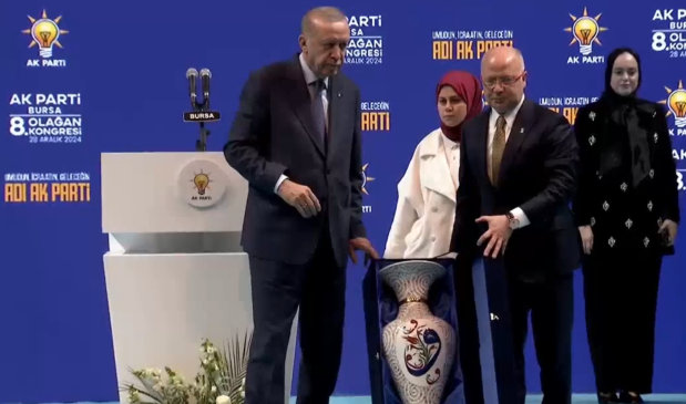 2 AK PARTi iL BAŞKANI DAVUT GÜRKAN VE CUMHURBAŞKANI RECEP TAYYiP ERDOĞAN KONGRE ANISI