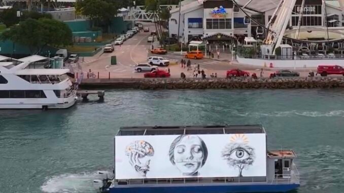 5 MiAMi'DE SU ÜSTÜNDE TÜLAY PALAZ ESERLERi SERGiLENDi