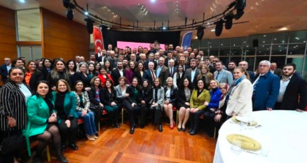 3 CHP BELEDiYE BAŞKANLARI VE BELEDiYE MECLiS ÜYELERi iÇiN PARTi OKULU EĞiTiMi DÜZENLEDi