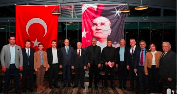 3 CHP iL BAŞKANI NiHAT YEŞiLTAŞ BAŞKANLIĞINDAKi MiLLETVEKiLLERi VE BELEDiYE BAŞKANLARI TOPLANTISINDAN ÖNEMLi KARARLAR ÇIKTI