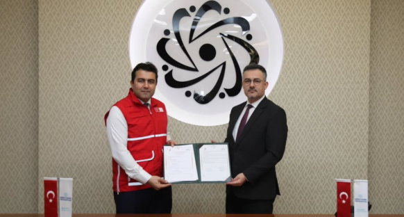 4 BTÜ REKTÖRÜ PROF. DR. NACİ ÇAĞLAR VE KIZILAY İL MERKEZİ BAŞKANI PROF. DR. MURAT TUTANÇ