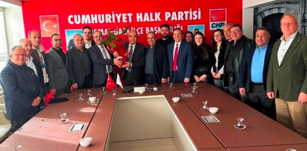 5 iSMET KARACA, TURGUT ÖZKAN, MUSTAFA ŞENYURT, CHP OSMANGAZi iLÇE BAŞKANI RAŞiT GÜRBÜZ VE YÖNETiMiNE ZiYARET