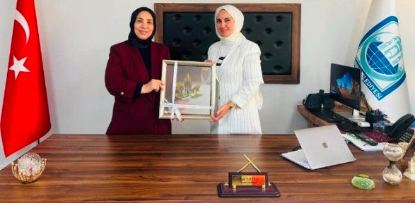 6 YILDIRIM BELEDİYE BAŞKAN YARDIMCISI AYŞE ERTAN VE OLGYNLAŞMA ENSTİTÜSÜ MÜDÜRÜ NİLÜFER KARAKOÇ