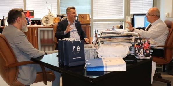 2 BURSA SiYASETiNDE YENi DÖNEM, ANAHTAR PARTi iL BAŞKANI FiKRET ASLAN, iL BAŞKAN YARDIMCISI ÖNER SEViNÇ