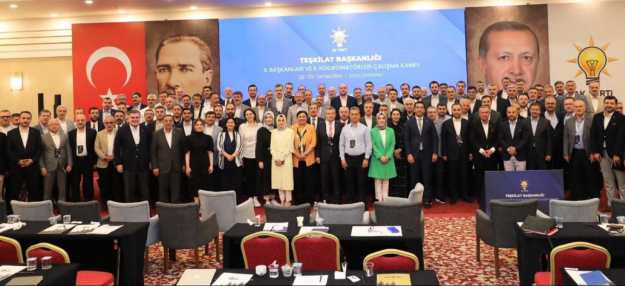 5 AK PARTi iL BAŞKANLARI VE iL KOORDiNATÖRLERi KAMPI MESAJINI TEŞKiLAKT BAŞKAN YARDIMCISI DR. MUSTAFA ESGiN DUYURDU