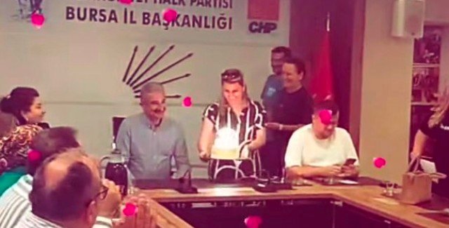 6 CHP iL BAŞKANI NiHAT YEŞiLTAŞ'A YÖNETiM TOPLANTISINDA DOĞUM GÜNÜ SÜRPRiZi