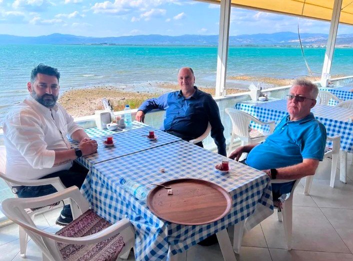 6 iZNiK’TE GELECEK PARTiSi iL BAŞKANI FUAT KADIOĞLU VE DEVA PARTiSi iL BAŞKANI TAYFUN ÖZTÜRK SORUNLARI DiNLEDiLER