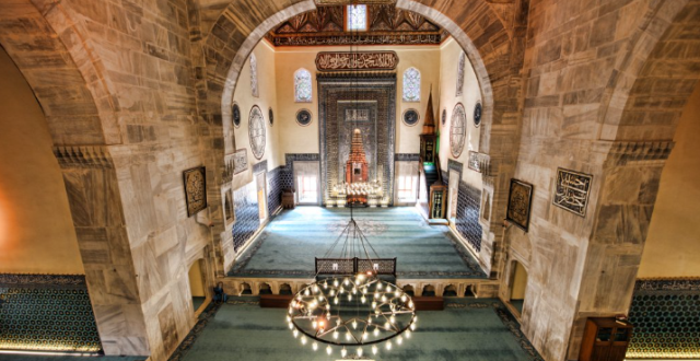 1 YEŞİL CAMİ MİMARI HACI İVAZ PAŞA 600 YIL ÖNCE DEPREM TERAZİSİ TEKONOLOJİSİ UYGULADI