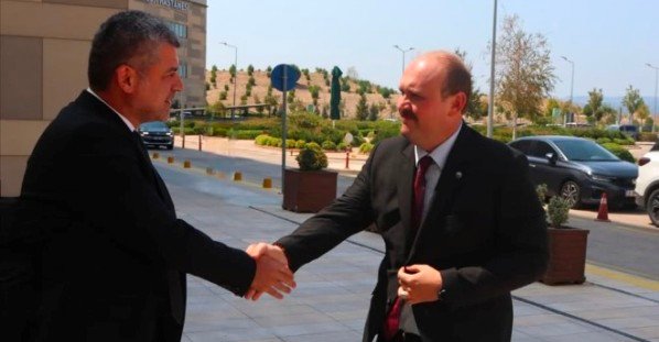 3 BURSA ŞEHiR HASTANESi BAŞHEKiMi DOÇ. DR. DURSUN TOPAL GÖREV SÜRESi DOLDU., YENi BAŞHEKiM DOÇ. DR. SALiH METiN GÖREVİ DEVRALDI
