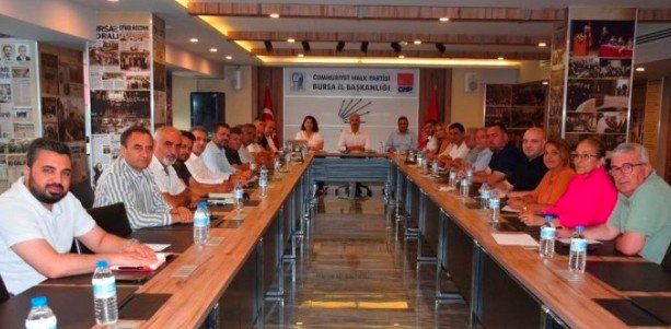 5 CHP iL BAŞKANI NiHAT YEŞiLTAŞ iLÇE BAŞKANLARIYLA DEĞERLENDiRME TOPLANRTISI YAPTI