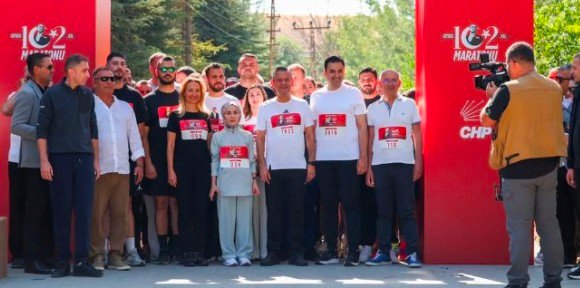 6 CHP GENEL BAŞKANI ÖZGÜR ÖZEL'İN 102. YIL KOŞUSUNDA CANAN TAŞER YANINDAYDI