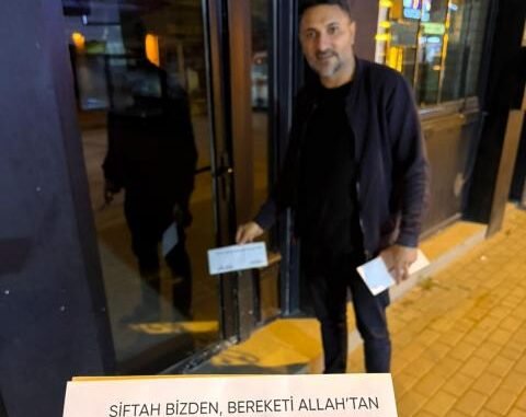 6 ANAHTAR PARTi GÜRSU iLÇE BAŞKANLIĞI ESNAFA SiFTAH PARASI DAĞITTI (Case Conflict)